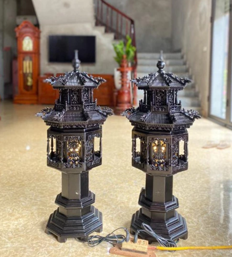 Chất Liệu Và Thiết Kế Tinh Xảo Đèn Tháp Bát Giác Gỗ Mun.png